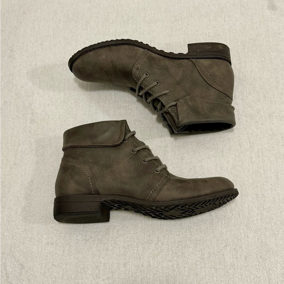 Cliffs by WHITE MOUNTAIN Women’s Gray Lace-Up Boots - Picture 5 of 8